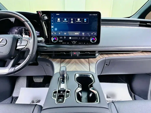 Lexus LM — Фото автомобиля 19