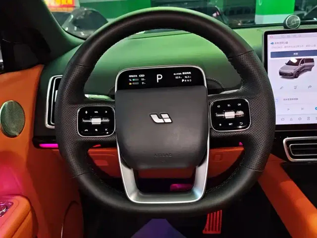 Li Auto L8 — Фото автомобиля 15