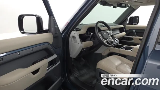 Land Rover Defender — Фото автомобиля 15