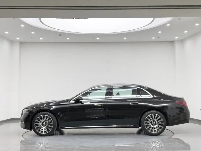 Mercedes-Benz E-Class — Фото автомобиля 4