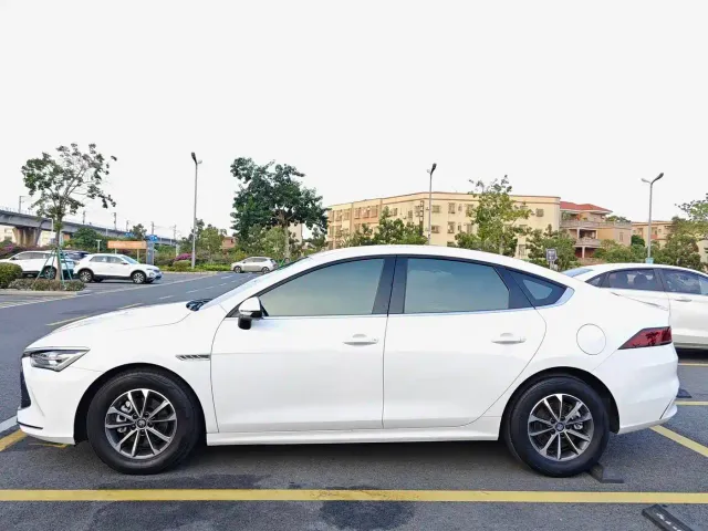 BYD Qin PLUS — Фото автомобиля 4