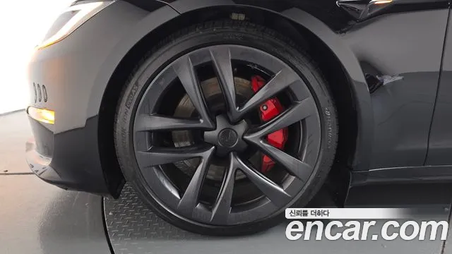 Tesla Model S — Фото автомобиля 4