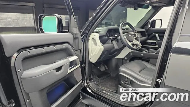 Land Rover Defender Defender (L663) 110 P300 X-Dynamic SE — Фото автомобиля 7