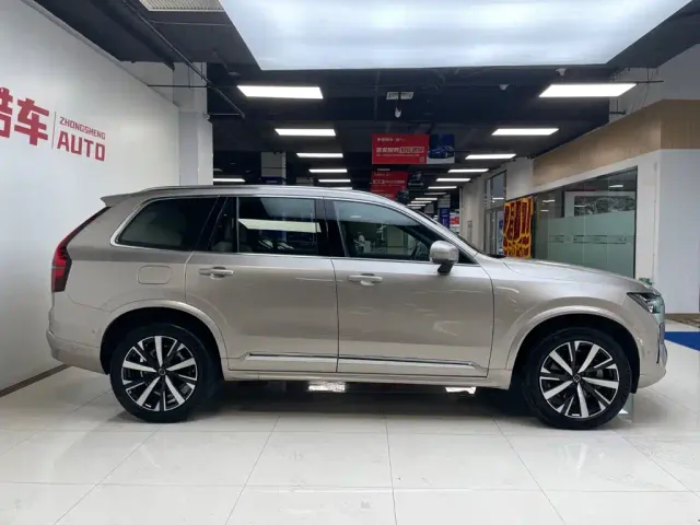 Volvo XC90 — Фото автомобиля 3