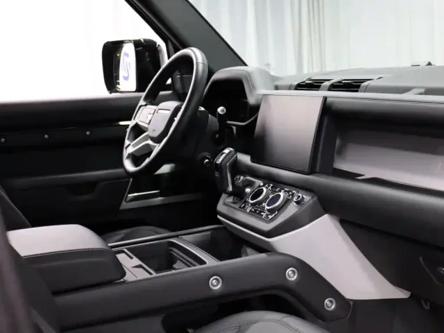 Land Rover Defender — Фото автомобиля 18