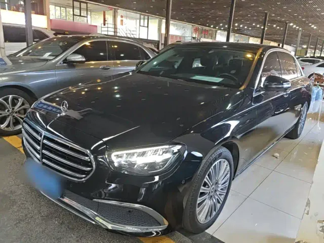 Фотография автомобиля — Mercedes-Benz E-Class