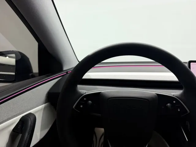 Tesla Model Y — Фото автомобиля 8