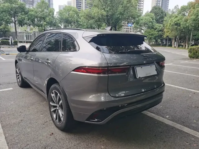 Jaguar F-Pace — Фото автомобиля 6