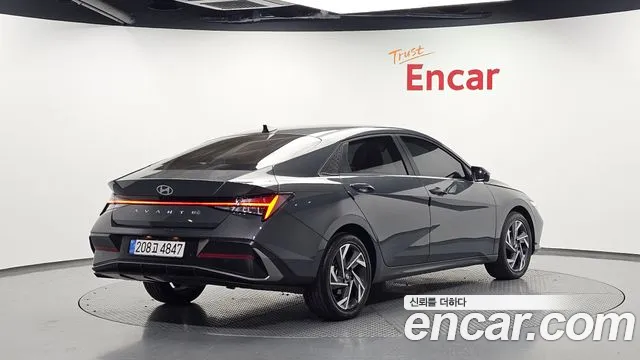 Hyundai Avante CN7 — Фото автомобиля 2