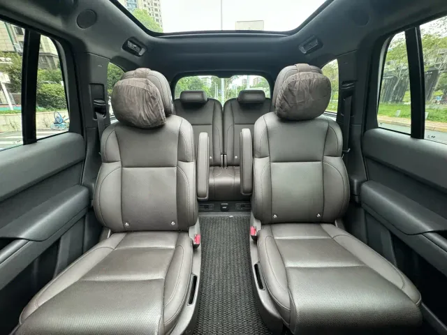 Li Auto L9 — Фото автомобиля 11
