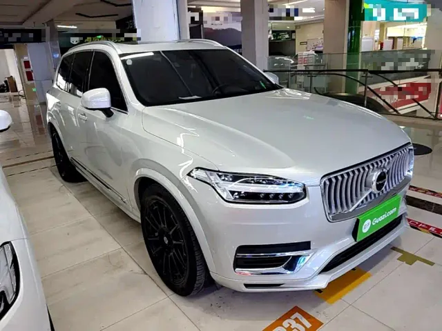 Volvo XC90 — Фото автомобиля 3