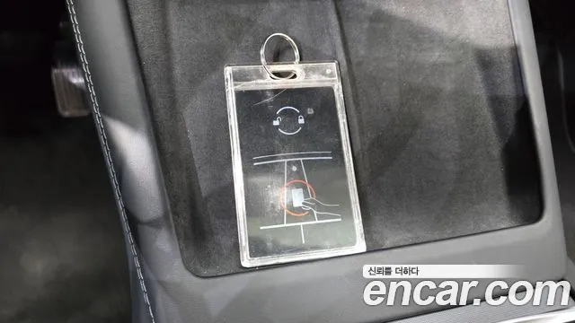 Tesla Model 3 — Фото автомобиля 12