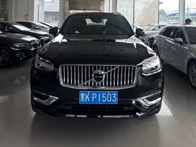 Volvo XC90 — Фото автомобиля 2