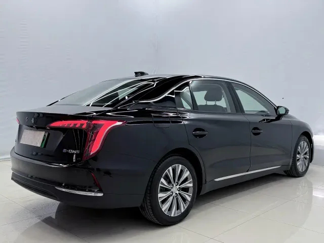 Hongqi E-QM5 — Фото автомобиля 11