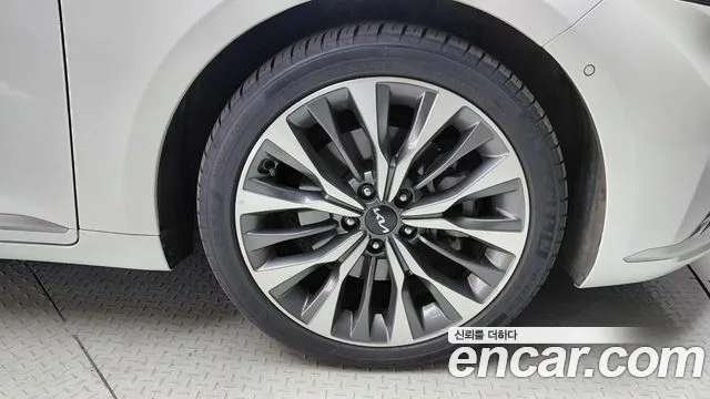 Kia K8 — Фото автомобиля 6