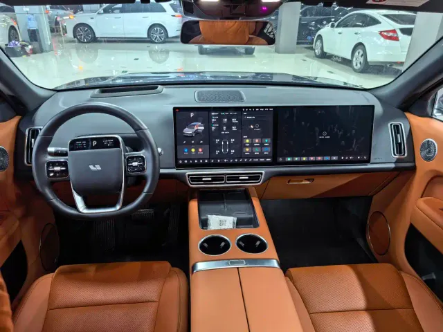Li Auto L8 — Фото автомобиля 7