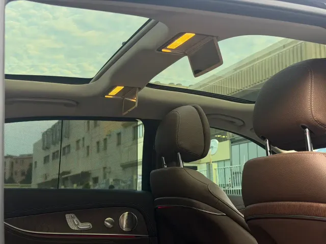 Mercedes-Benz E-Class — Фото автомобиля 17