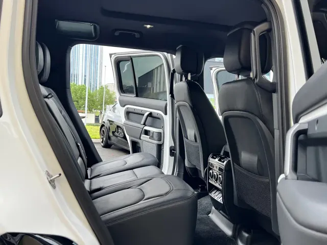 Land Rover Defender — Фото автомобиля 8