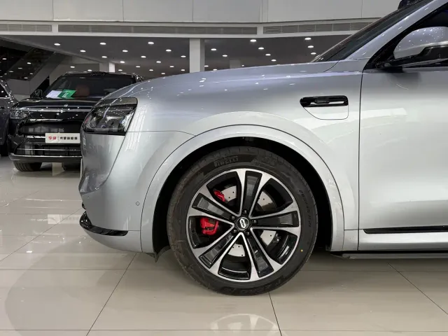 Aito M8 — Фото автомобиля 5