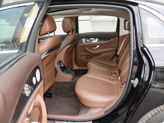 Mercedes-Benz E-Class — Фото автомобиля 5