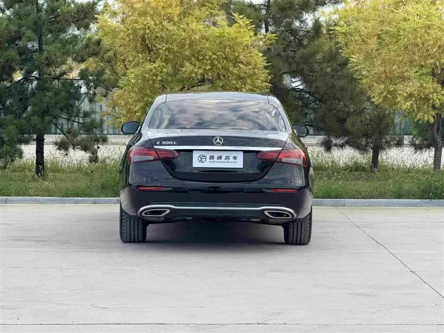 Mercedes-Benz E-Class — Фото автомобиля 22
