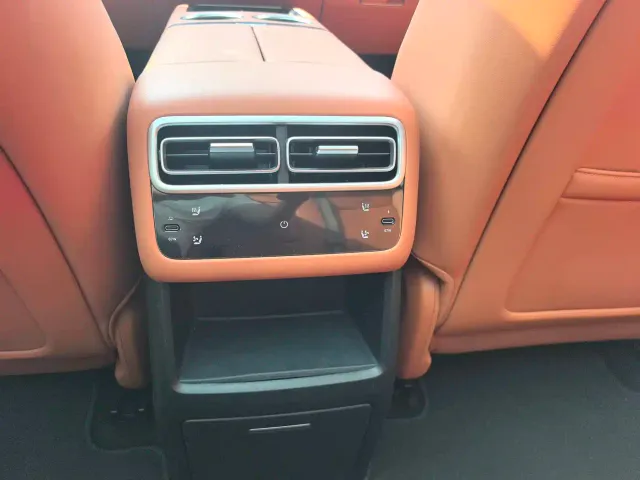 Li Auto L6 — Фото автомобиля 10