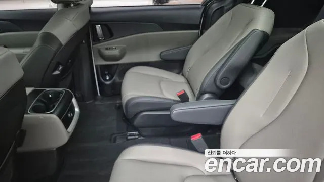 Kia Carnival — Фото автомобиля 8