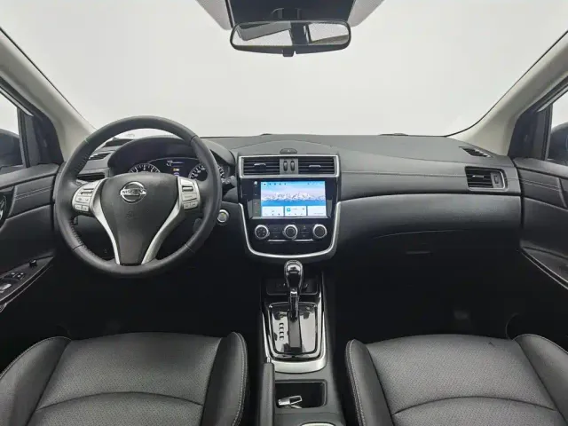 Nissan Tiida — Фото автомобиля 5