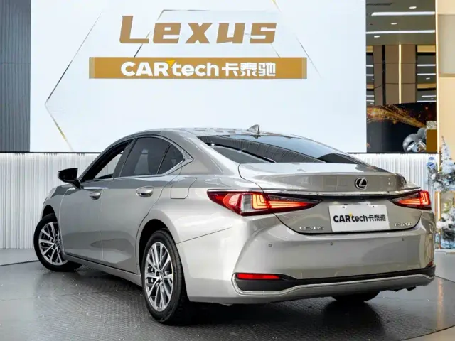 Lexus ES — Фото автомобиля 6