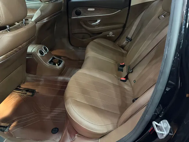 Mercedes-Benz E-Class — Фото автомобиля 14