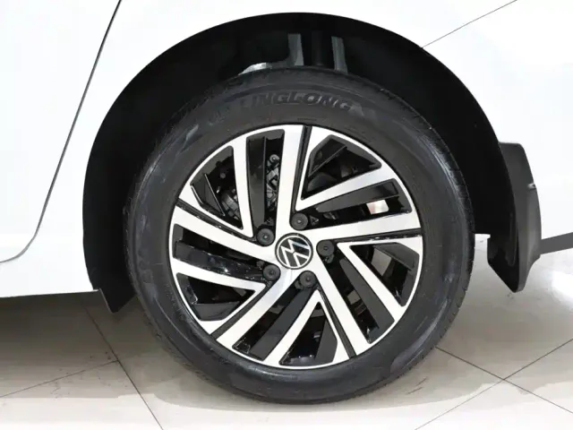 Volkswagen Lavida — Фото автомобиля 20