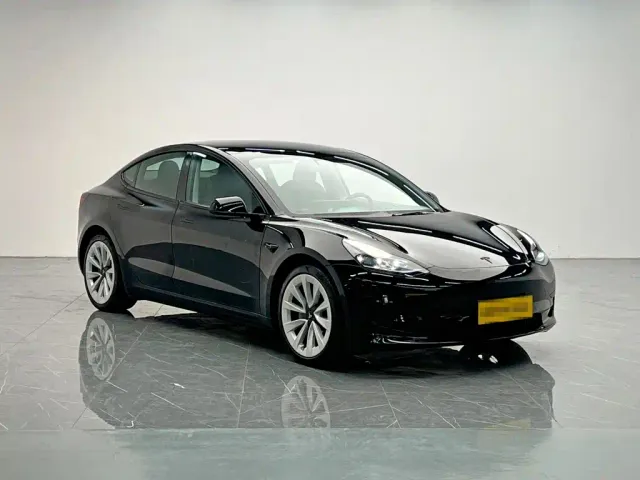 Tesla Model 3 — Фото автомобиля 8