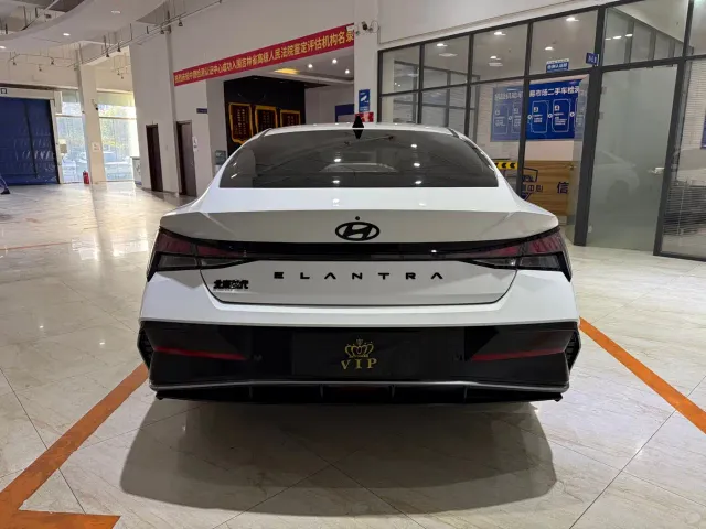 Hyundai Elantra — Фото автомобиля 5