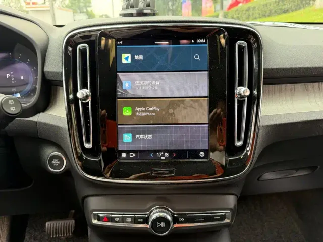 Volvo XC40 — Фото автомобиля 10
