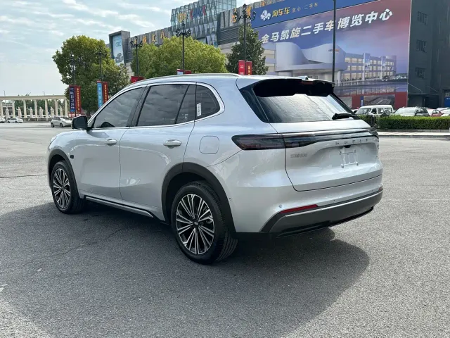 Geely Galaxy Starship 7 EM-i — Фото автомобиля 5