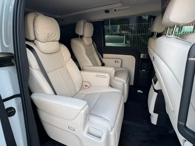 Li Auto MEGA — Фото автомобиля 15