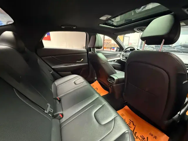 Hyundai Elantra — Фото автомобиля 15