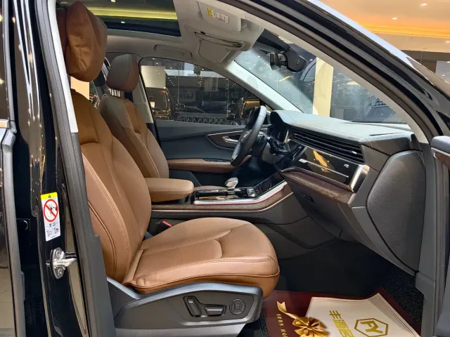 Audi Q7 — Фото автомобиля 8