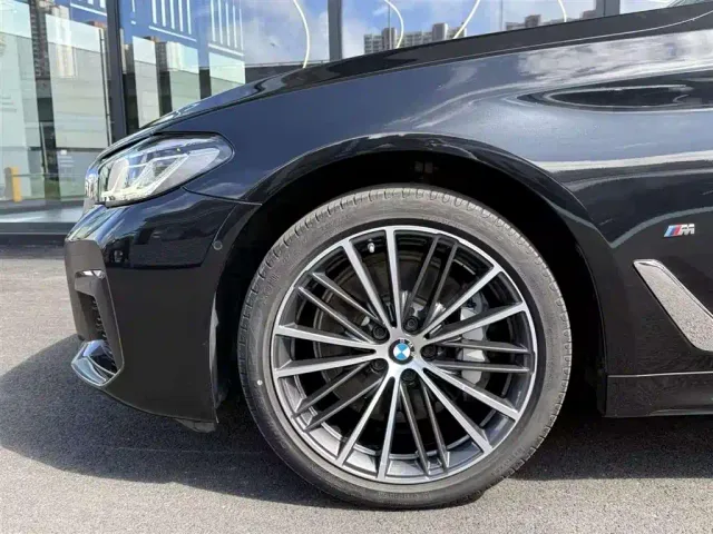 BMW 5 Series — Фото автомобиля 6