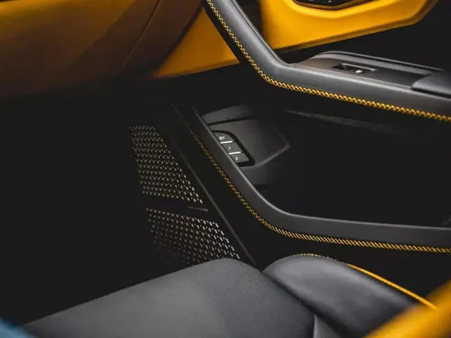 Lamborghini Urus — Фото автомобиля 3