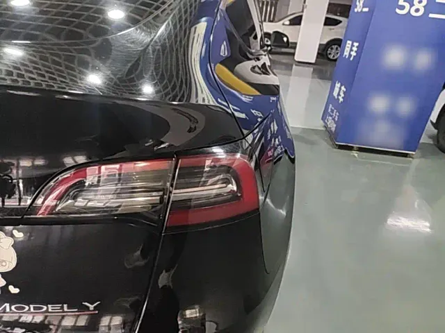 Tesla Model Y — Фото автомобиля 7
