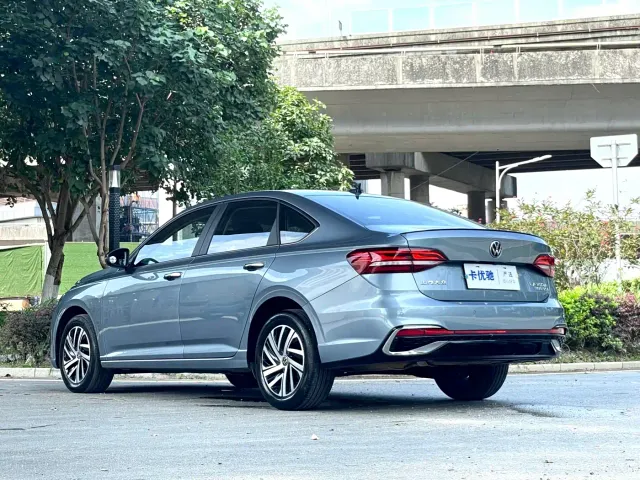 Volkswagen Lavida — Фото автомобиля 4