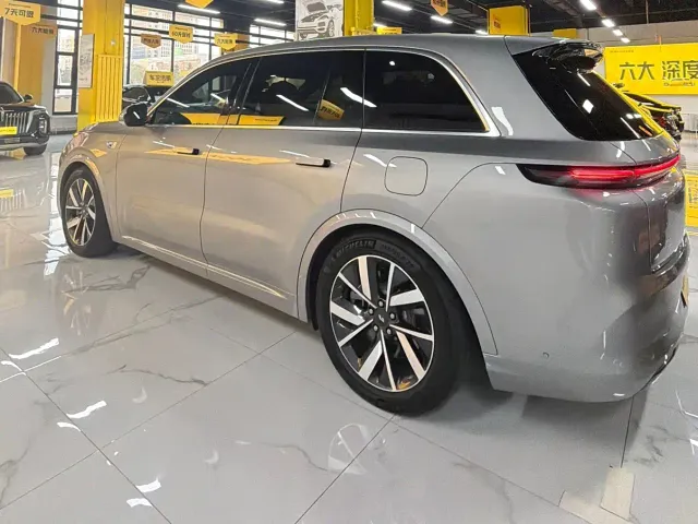 Li Auto L8 — Фото автомобиля 7