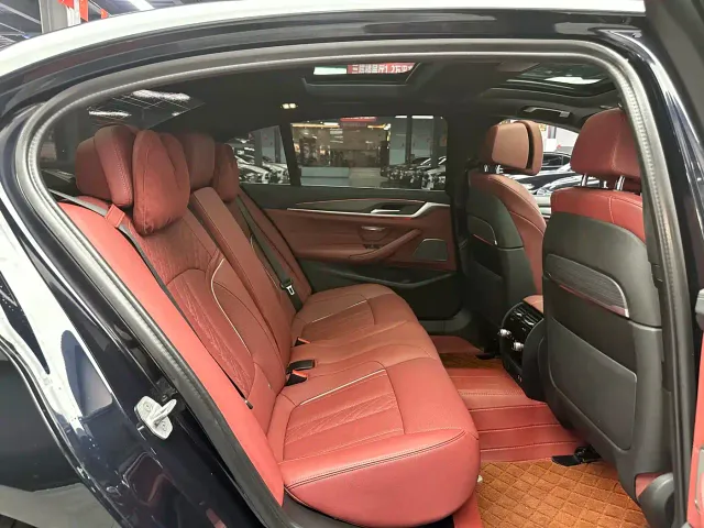 BMW 5 Series — Фото автомобиля 5