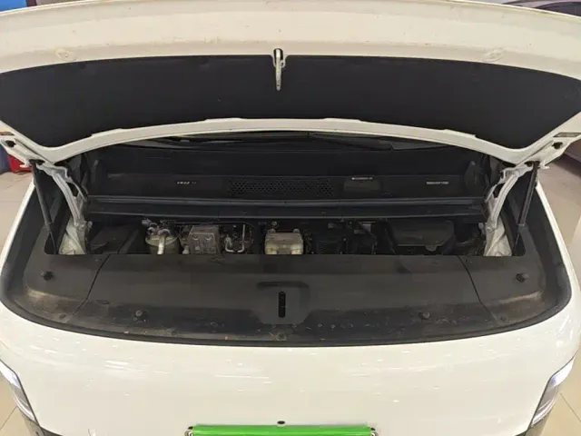 Li Auto MEGA — Фото автомобиля 19