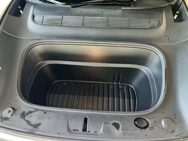 Tesla Model Y — Фото автомобиля 6