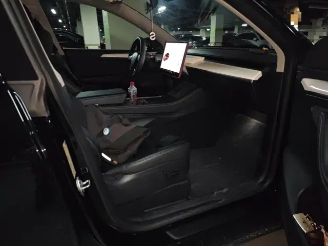 Tesla Model Y — Фото автомобиля 19