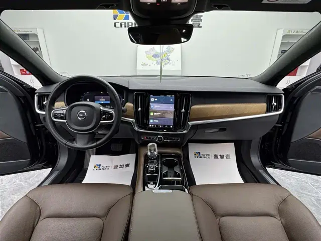 Volvo S90 — Фото автомобиля 9