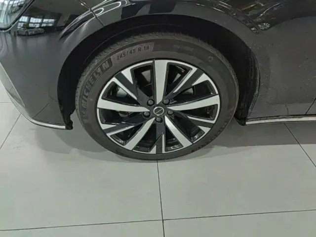 Volvo S90 — Фото автомобиля 22