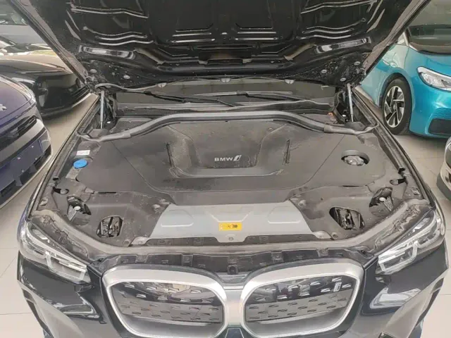 BMW BMW iX3 2022 Facelift Leading Model — Фото автомобиля 19